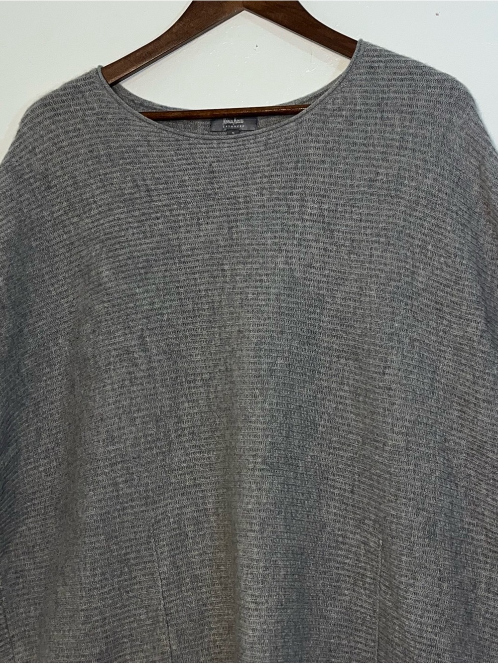 Neiman Marcus 100% Cashmere Gray Ribbed Short Sleeve Tunic Sweater - Picture 9 of 11
